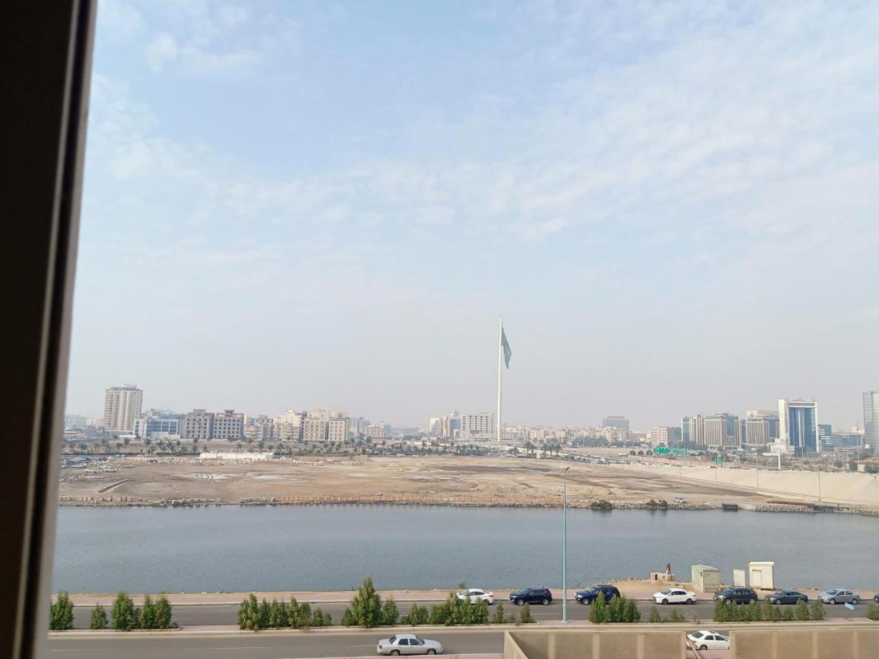 Flag view windy apartment Main image 1